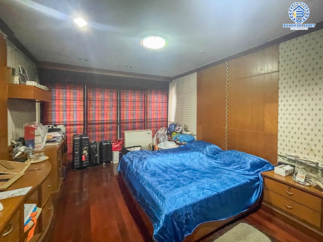 *****อาคารพาณิชย์มือสองย่านนนทบุรี อาคารพาณิชย์ ติดถ.แจ้งวัฒนะ เนื้อที่มากถึง 38 ตร.ว. ฟังก์ชันจัดเต็มถึง 6 ห้องนอน 4 ห้องน้ำ 2 ที่จอดรถ จะทำเป็นบริษัท หรือจะอยู่อาศัยก็ดี บนทำเลศักยภาพสุดๆ ใกล้เซ็นทรัลแจ้งวัฒนะ, รถไฟฟ้า (ในอนาคต) สายสีชมพู "สถานีแจ้งวัฒนะ-ปากเกร็ด 28" และทางด่วน "ศรีรัช"